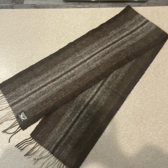 women’s 100% wool scarf from Scotland. - Picture 1 of 2